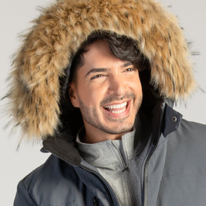 Fourrure synthétique naturel beige à ajoutée au manteau KLo Canada vêtements d'extérieurs corporatifs.