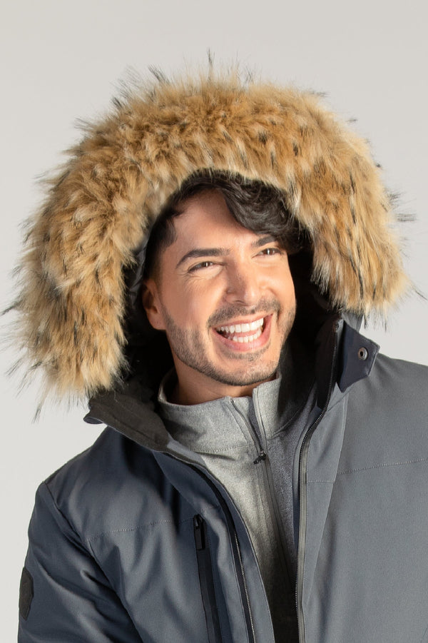 Fourrure synthétique naturel beige à ajoutée au manteau KLo Canada vêtements d'extérieurs corporatifs.